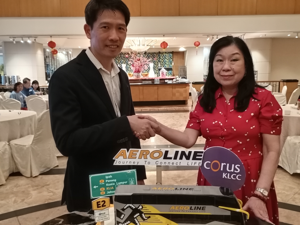 Zulco Sdn Bhd Chief Executive Officer Law Cheok Gheen (left), who operates Aeroline Coach Services and MUI Group Senior Vice President Pel Loh pose for a photo at Corus KLCC during the ‘Journey to a Family: A Chapter Written Together’ event on January 17, 2026 celebrating their 23-year partnership. — Bernama pic