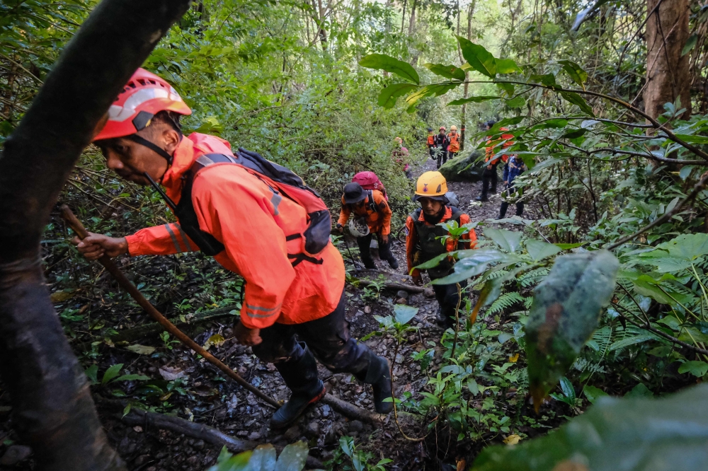 Rescuers recover one body from Indonesian fisheries plane crash, nine still missing