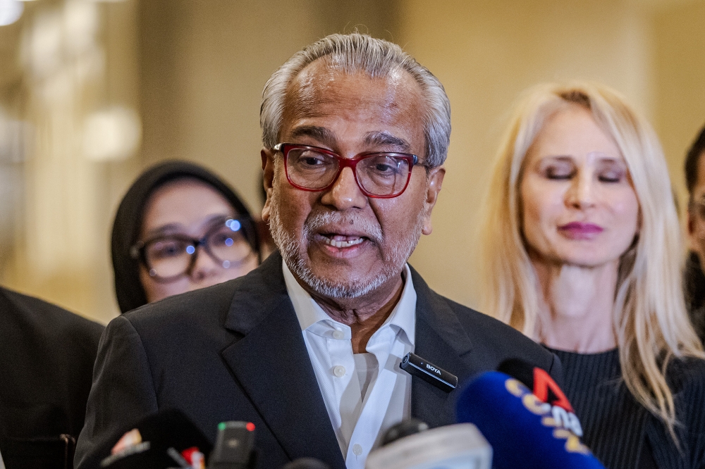 Najib’s lawyer Tan Sri Muhammad Shafee Abdullah announced that his client had agreed to settle the defamation lawsuit against Thomas and publisher GB Gerakbudaya Sdn Bhd without any order for legal costs. — Picture by Firdaus Latif