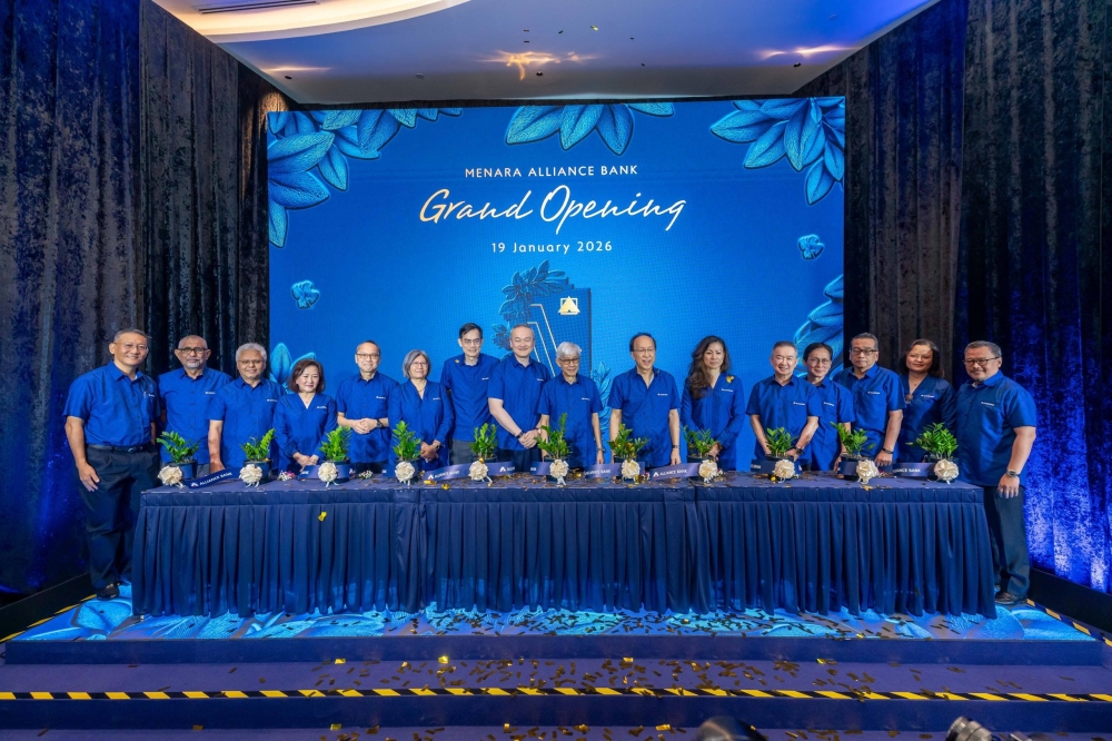 Ronnie Royston Fernandiz, Group Chief Financial Officer of Alliance Bank; Tuan Haji Rustam Bin Mohd Idris, Independent Director of Alliance Islamic Bank; Datuk Wan Azhar Bin Wan Ahmad, Chairman of Alliance Islamic Bank; Susan Yuen Su Min, Independent Director of Alliance Bank; Dr. John Lee Hin Hock, Independent Director of Alliance Bank and Independent Director of Alliance Islamic Bank; Lily Rozita Binti Mohamad Khairi, Independent Director of Alliance Bank; Lum Piew Independent Director of Alliance Bank; Kellee Kam, Group Chief Executive Officer of Alliance Bank; Tan Sri Amirsham Bin A. Aziz Chairman of Alliance Bank; Wong Yuen Weng Ernest, Deputy Chairman of Alliance Bank; Cheryl Khor Hui Peng, Independent Director of Alliance Bank; Chia Yew Hock Wilson, Non-Independent Non-Executive Director of Alliance Bank; Stephen Oong Kee Leong, Independent Director of Alliance Bank and Independent Director of Alliance Islamic Bank; Dato' Ahmad Hisham Bin Kamaruddin, Independent Director of Alliance Islamic Bank; Mia Idora Binti Ismail, Independent Director of Alliance Islamic Bank and Rizal IL-Ehzan Fadil Azim, Chief Executive Officer, Alliance Islamic Bank. — Photo courtesy of Alliance Bank