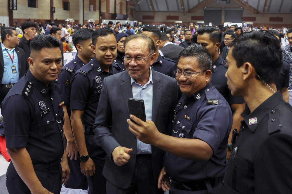 Prime Minister Datuk Seri Anwar Ibrahim said that all personnel involved, including security forces, government servants and cleaning staff, had worked tirelessly to uphold Malaysia’s good name on the international stage. — Bernama pic