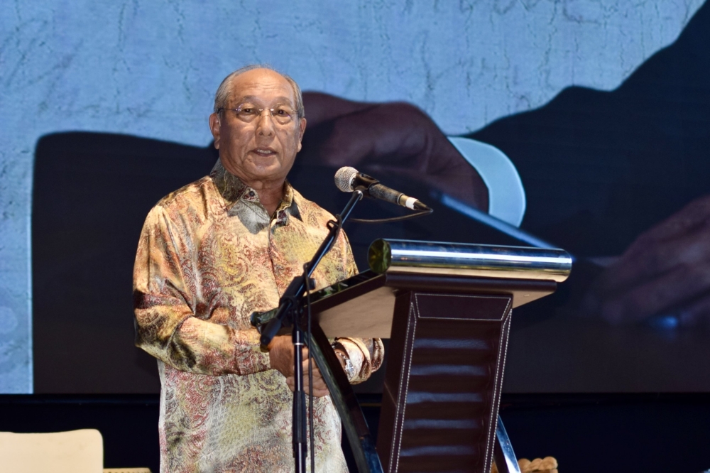 Tan Sri Datuk Amar Hamid Bugo delivers his speech during the 20th Memorial Anniversary of the late Datuk Seri Lau Hui Kang held at KTS Garden here on Monday. — The Borneo Post pic
