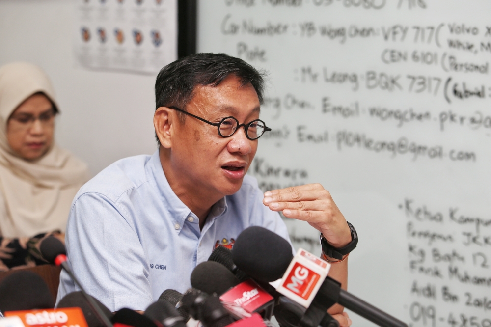 Subang MP Wong Chen (pic) and Petaling Jaya MP Lee Chean Chung told reporters in Parliament here that the Selangor government has ignored a second request to provide information on the history and chronology of transactions involving the 169 acres of land. — Picture by Choo Choy May