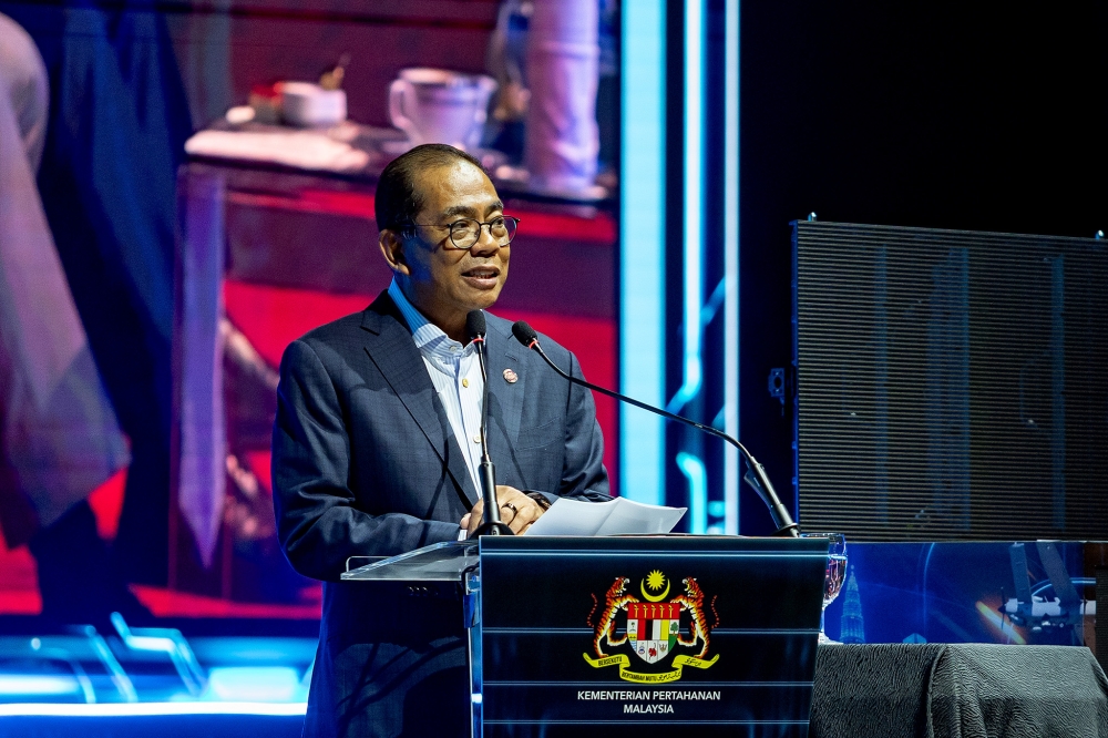 Defence minister: Army morale unaffected despite procurement scandal as new leadership takes charge