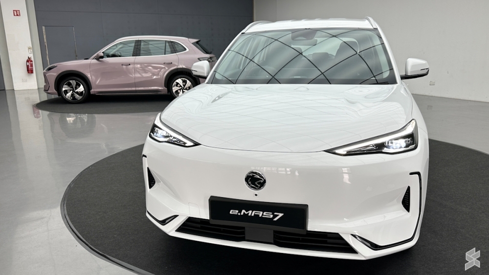 The 2026 Proton e.MAS 7 SKD models on display, including the Premium and Prime variants. — SoyaCincau pic