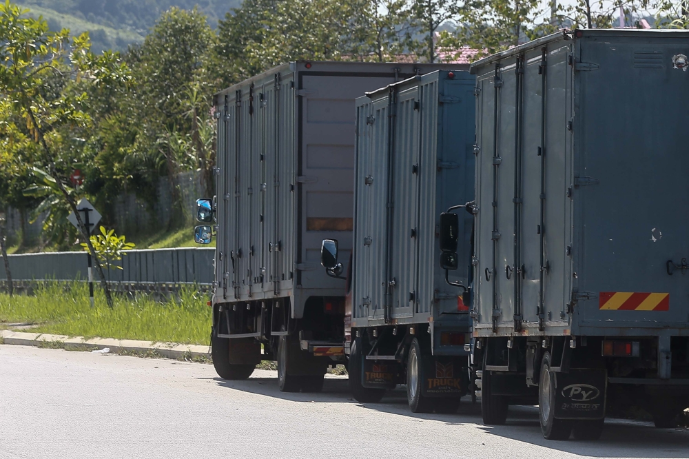 The Land Public Transport Agency (APAD) is developing a database to collect records and information on over 60,000 bus and lorry company operators in an effort to strengthen the country’s transportation services. — Picture by Sayuti Zainudin