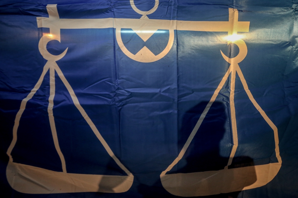 Barisan Nasional secretary-general, Datuk Seri Zambry Abd Kadir, has dismissed rumours of the Malaysian Indian Congress (MIC) leaving the coalition as mere speculation. — Picture by Hari Anggara