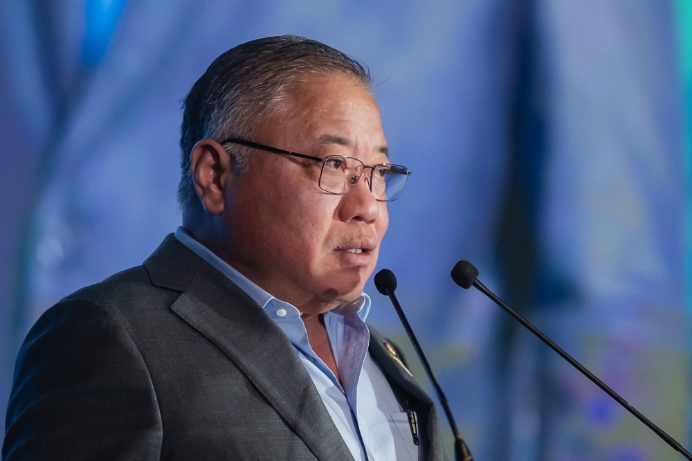 Tiong: Tourism Ministry and Finance Ministry in talks to offer travel agents insurance guarantee option