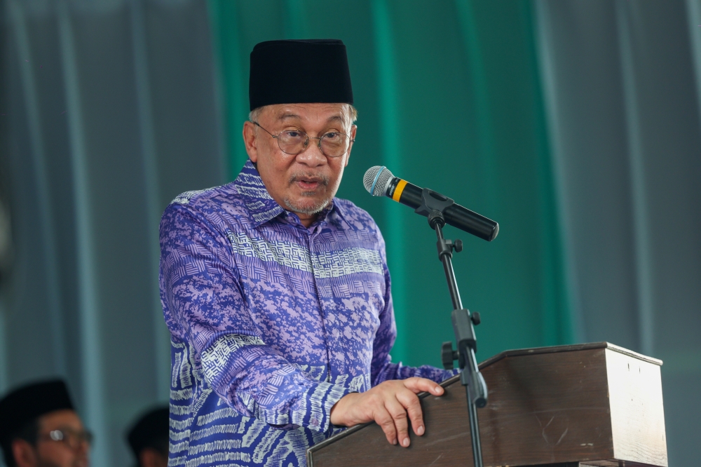 Anwar calls on tahfiz and ‘pondok’ school students to master new technologies to meet modern challenges