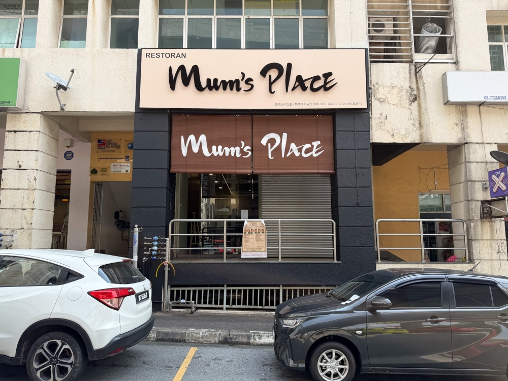 Fans can straightaway recognise the font for Mum’s Place’s signboard that is now at a different location next to Pasta Boy but still in the vicinity of Damansara Perdana. — Picture by Lee Khang Yi