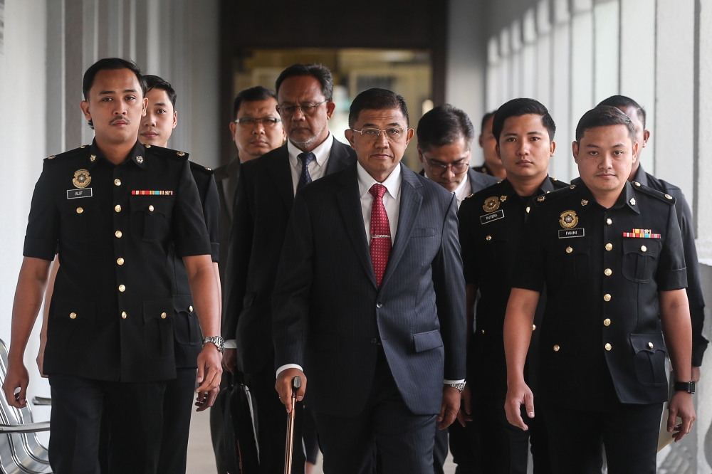 Former chief of Defence Forces Tan Sri Mohd Nizam Jaffar arrives at the Kuala Lumpur High Court Complex on January 23, 2026. — Picture by Yusof Isa