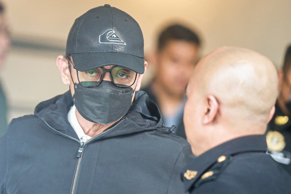 Former Army chief Tan Sri Muhammad Hafizuddeain Jantan arrives at the Shah Alam Sessions Court January 23, 2026. — Picture by Sayuti Zainudin