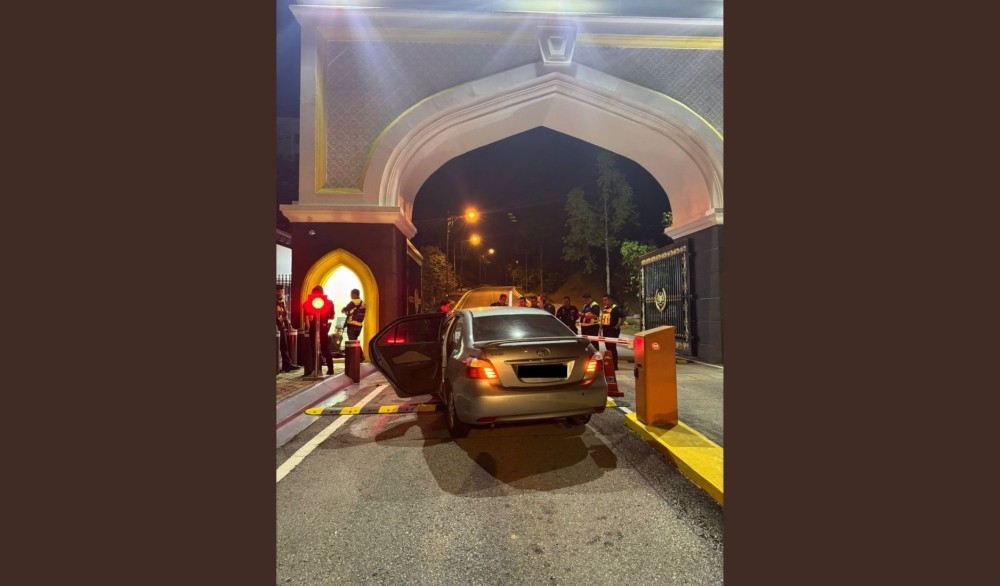 University student pleads not guilty to drink-driving charge after crashing into Istana Negara barrier