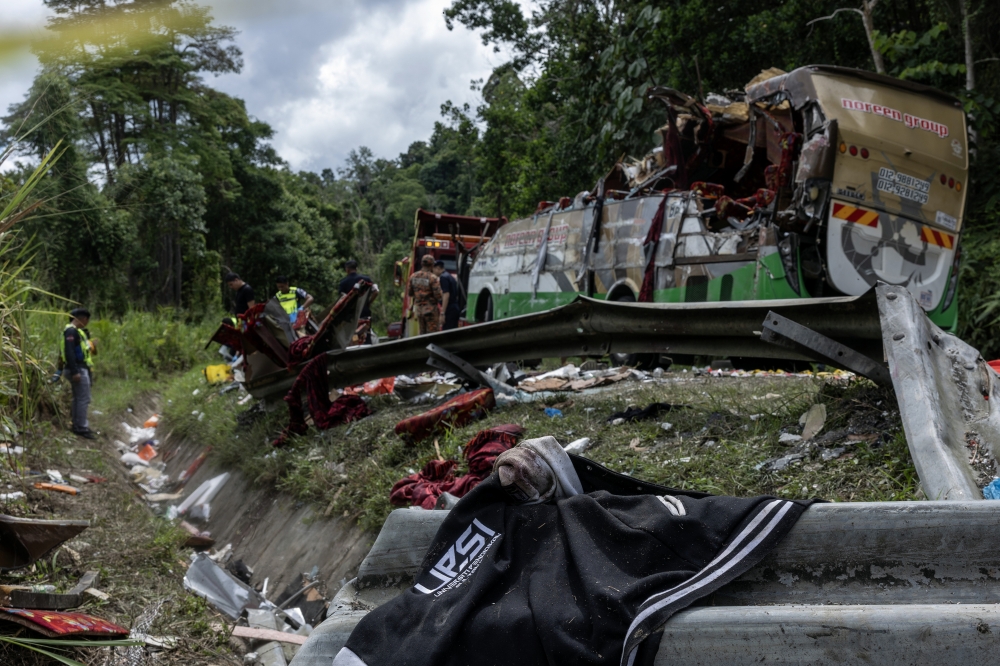 The fatal express bus crash that claimed the lives of 15 students from Universiti Pendidikan Sultan Idris in June last year has been confirmed to have resulted from a combination of brake failure and the driver’s actions. — Bernama pic