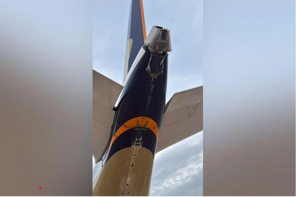 Scrape marks are seen on the underside of a Singapore Airlines Airbus A350-900 after its tail made contact with the runway during a rejected landing at Changi Airport on January 24, 2026. — Picture via X/@aviationbrk
