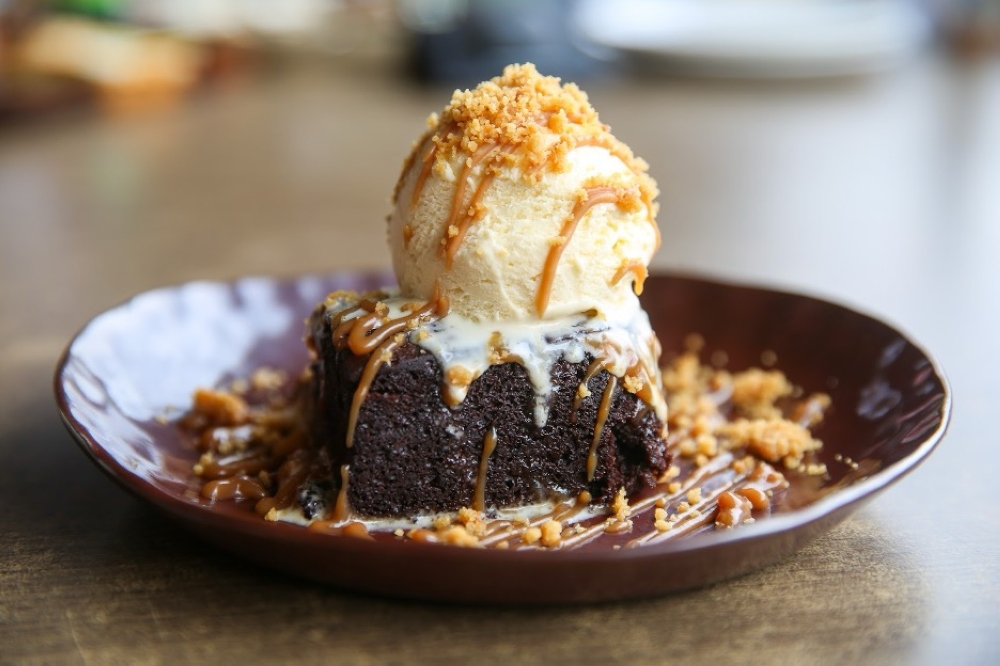 Don't forget to end your spectacular meal here with their Signature Maple Butter Brownie topped with homemade butter scotch and crumble. — Picture by Choo Choy May