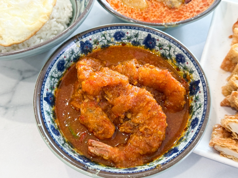 Asam Prawn Rice has the tangy flavours to make it a rice killer dish. — Picture by Lee Khang Yi