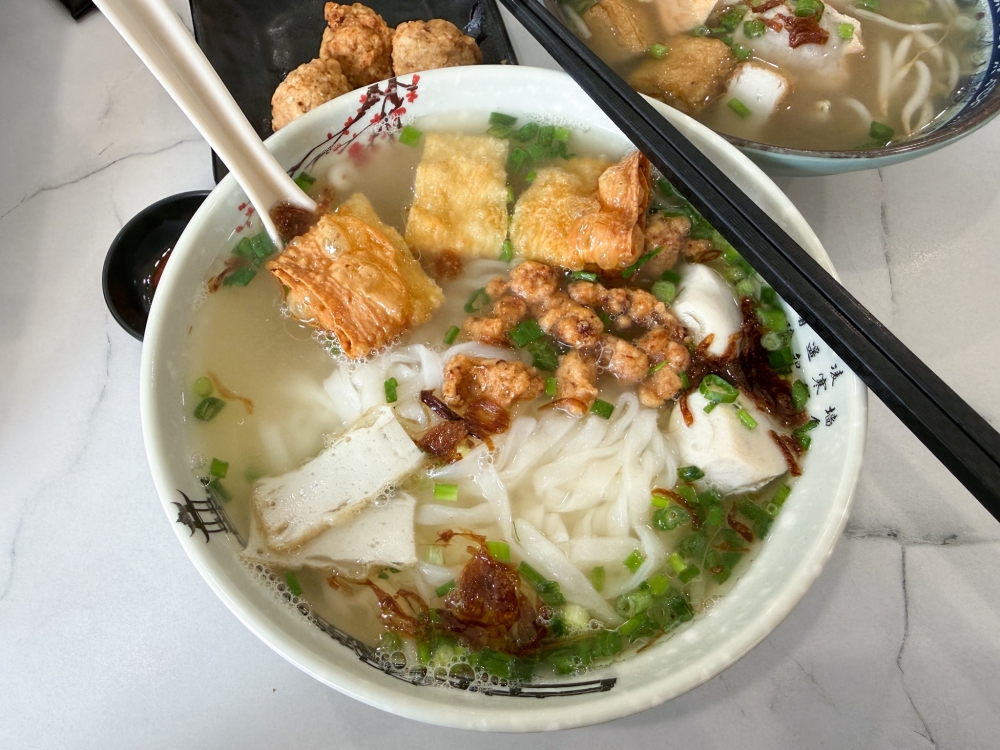 Subang Jaya’s Restoran Fish in Bowl goes all in with freshly-made fish balls, fish cake and fish paste for a satisfying meal