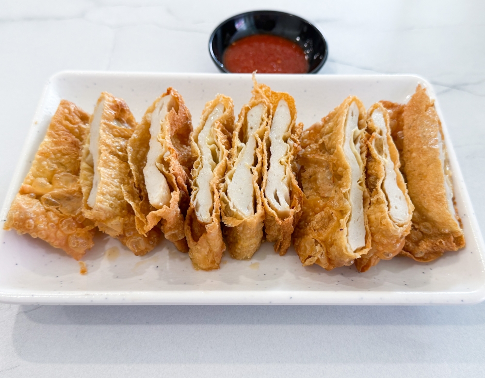 Sai To Bean Curd impressed so much with its crunchy skin stuffed with fish paste that seconds were warranted. — Picture by Lee Khang Yi