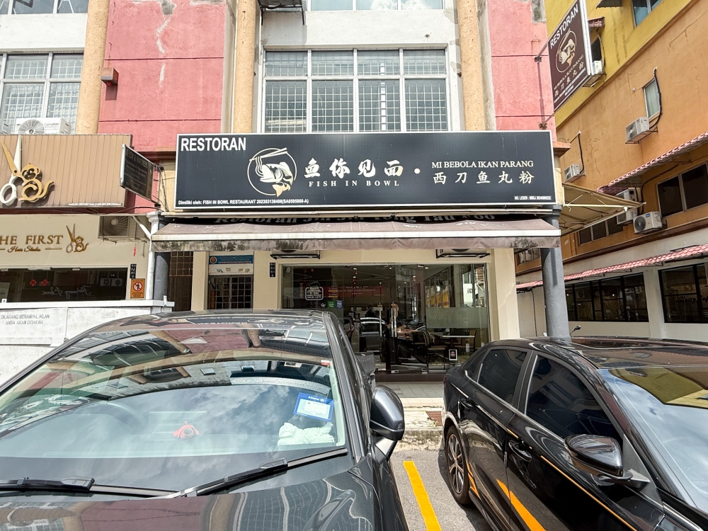 Regalia Business Centre is a popular lunch spot for many who flock to the eateries here including Fish in Bowl. — Picture by Lee Khang Yi