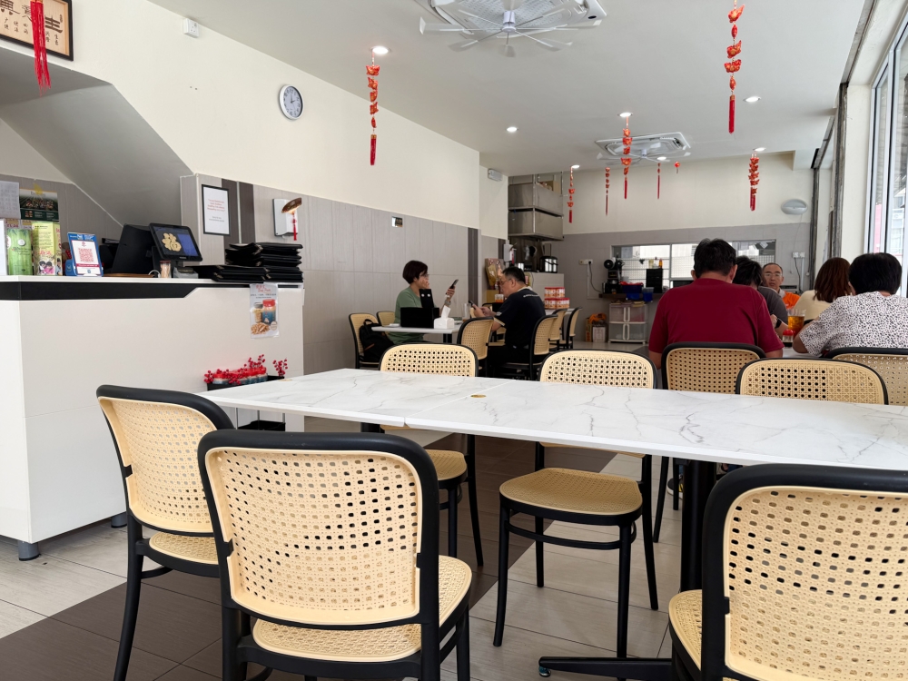 The restaurant has comfortable surroundings with sunlight pouring in from the side windows. — Picture by Lee Khang Yi