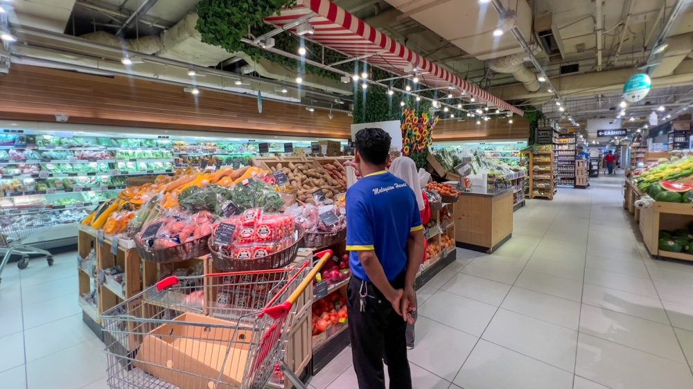 Domestic Trade Ministry dismisses price‑hike claims in Penang, says essential goods remain stable ahead of Thaipusam, CNY