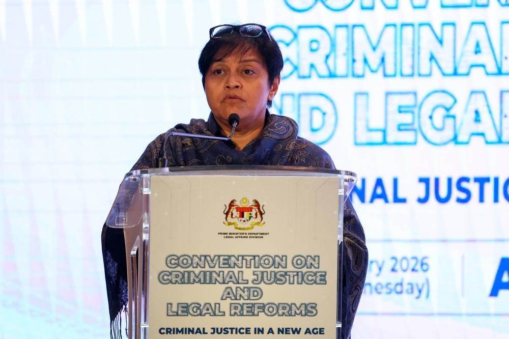 Azalina: ‘Quick Win’ reforms to end caning, widen judicial discretion and improve remand in next Dewan Rakyat sitting