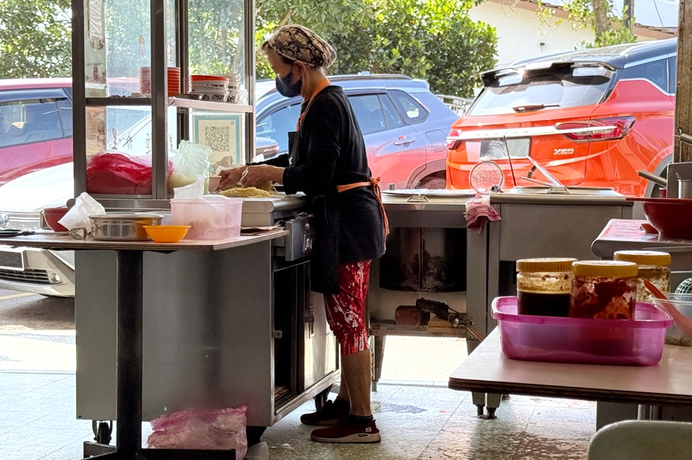 The auntie at the noodle station — Picture by CK Lim