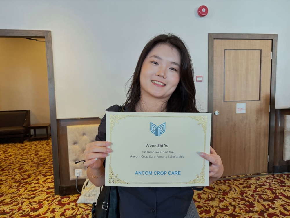 Woon Zhi Yu, a public relations student, has been working part-time to cover living expenses while renting a room in Penang after her parents relocated to Perak. — Picture by Opalyn Mok