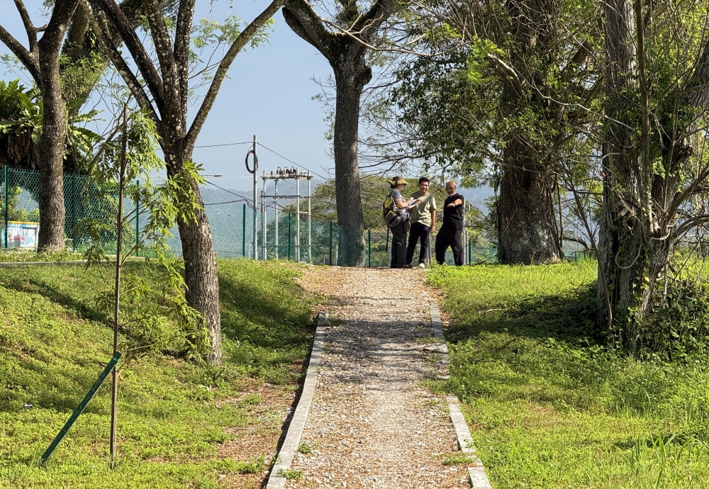 Meor Abdullah Zaidi Meor Razali, a researcher at the Institute of Landscape Architects Malaysia and Ivan Fong Jeng Jong, the project’s lead landscape architect. — Bernama pic
