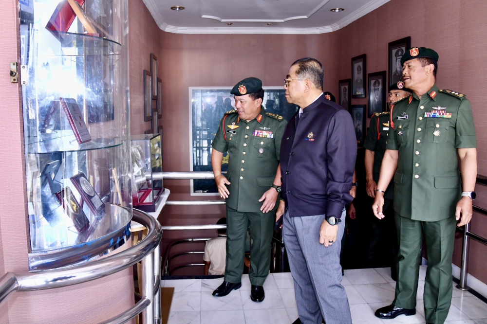 Former Defence Intelligence director-general Datuk Mohd Razali Alias (left), 60, faces three charges of accepting bribes totalling US$20,000 (RM78,760) and a further RM64,600 for purchasing overseas flight tickets for his wife. — Picture from X/Khaled Nordin