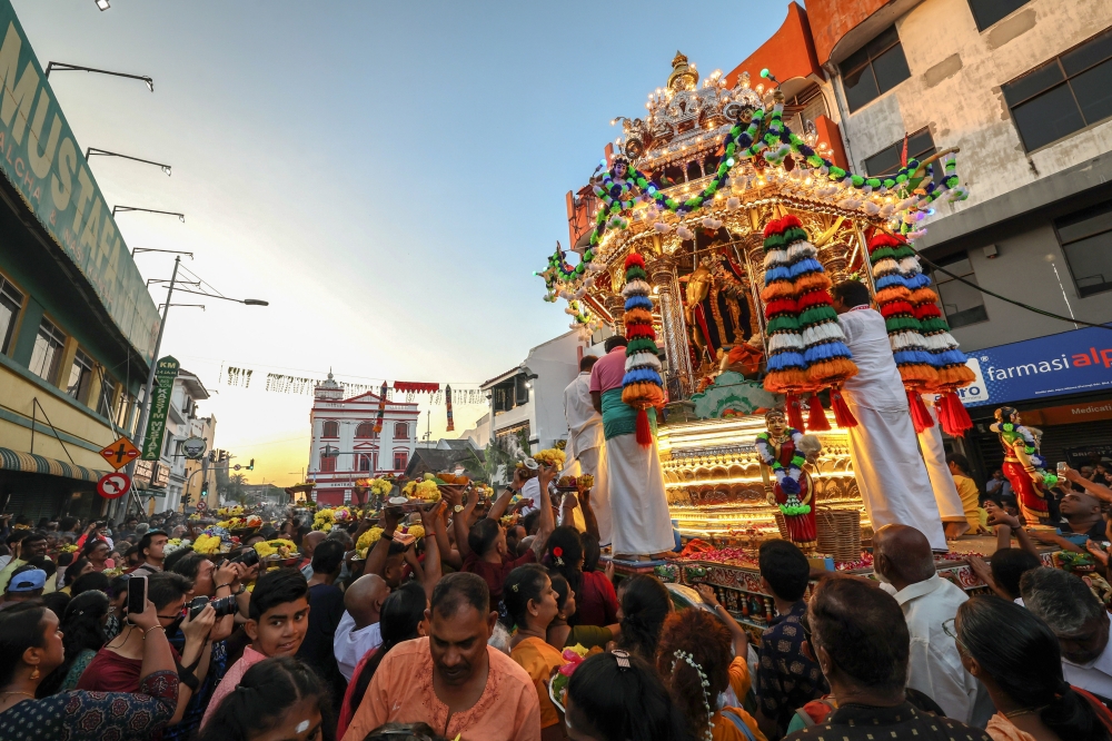 The Silver Chariot procession makes its way from the Kovil Veedu Temple on Lebuh Penang to the Sri Arulmigu Balathandayuthabani Temple on Jalan Kebun Bunga in George Town January 31, 2026. — Bernama pic
