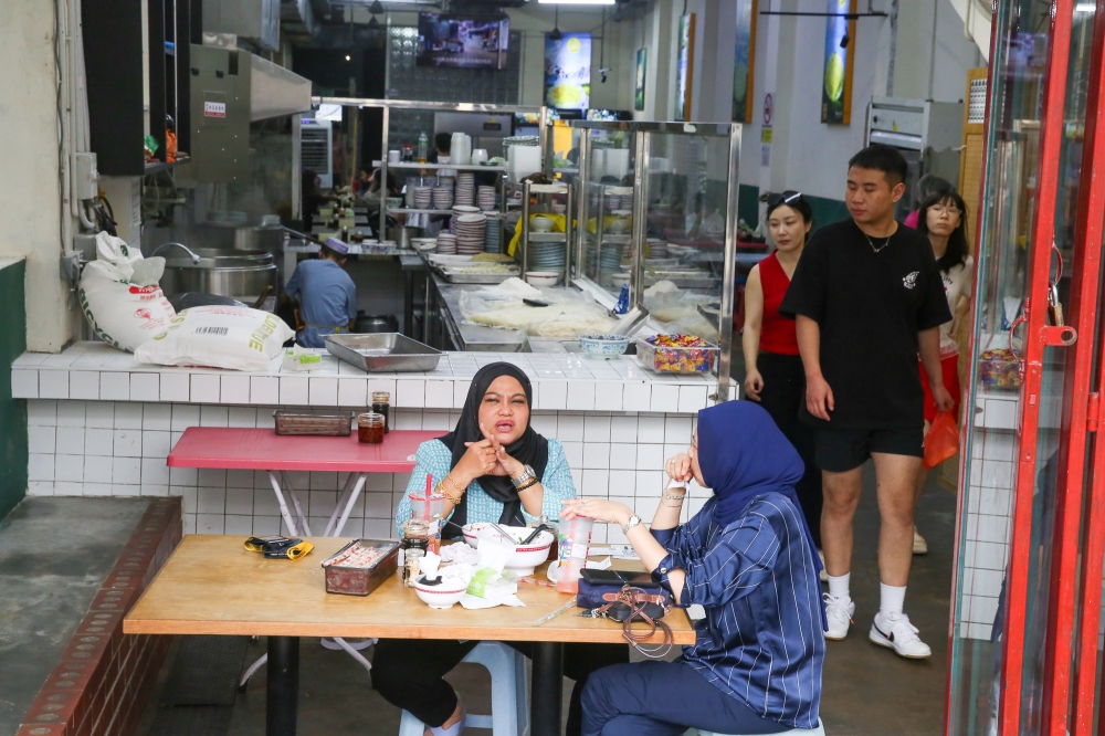 Chinese cuisine — including Chinese Muslim offerings — is concentrated in three key urban hubs: George Town, Johor Bahru and the Klang Valley. — Picture By Choo Choy May .