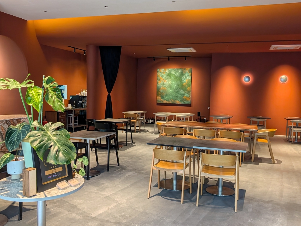 The exterior looks rather undone, but the interior is like another world. — Picture by Ethan Lau 