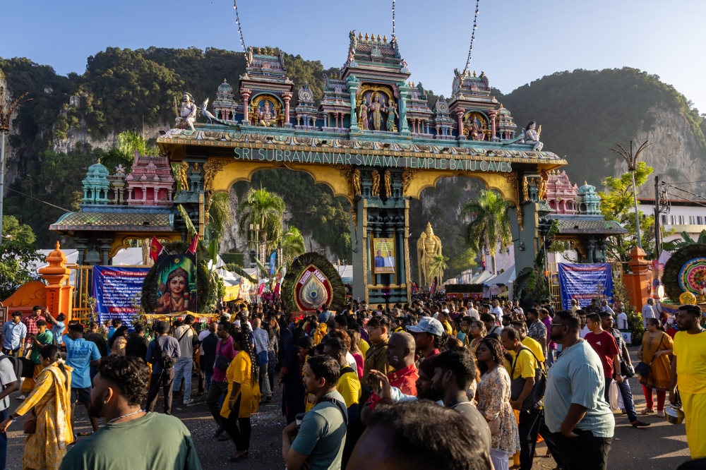 Tourists and locals swept up in vibrant Thaipusam celebrations across Malaysia