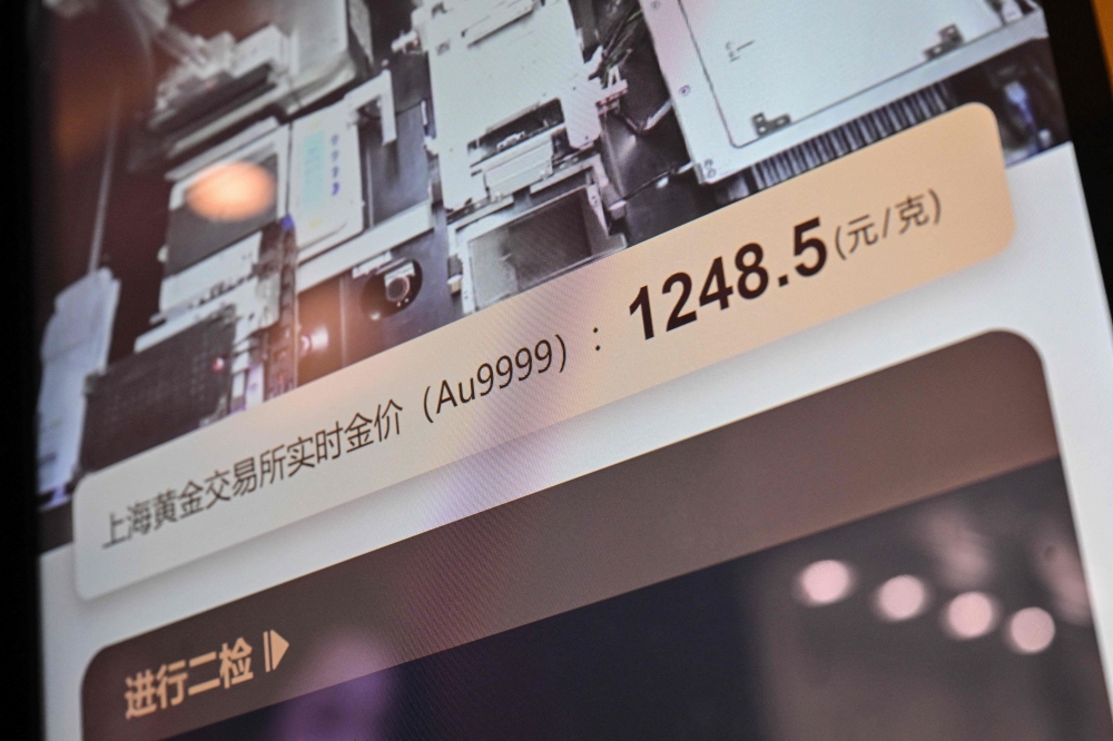 View of the gold price in a Smart Gold Store Machine placed in a shopping mall in Shanghai on January 29, 2026. — AFP pic