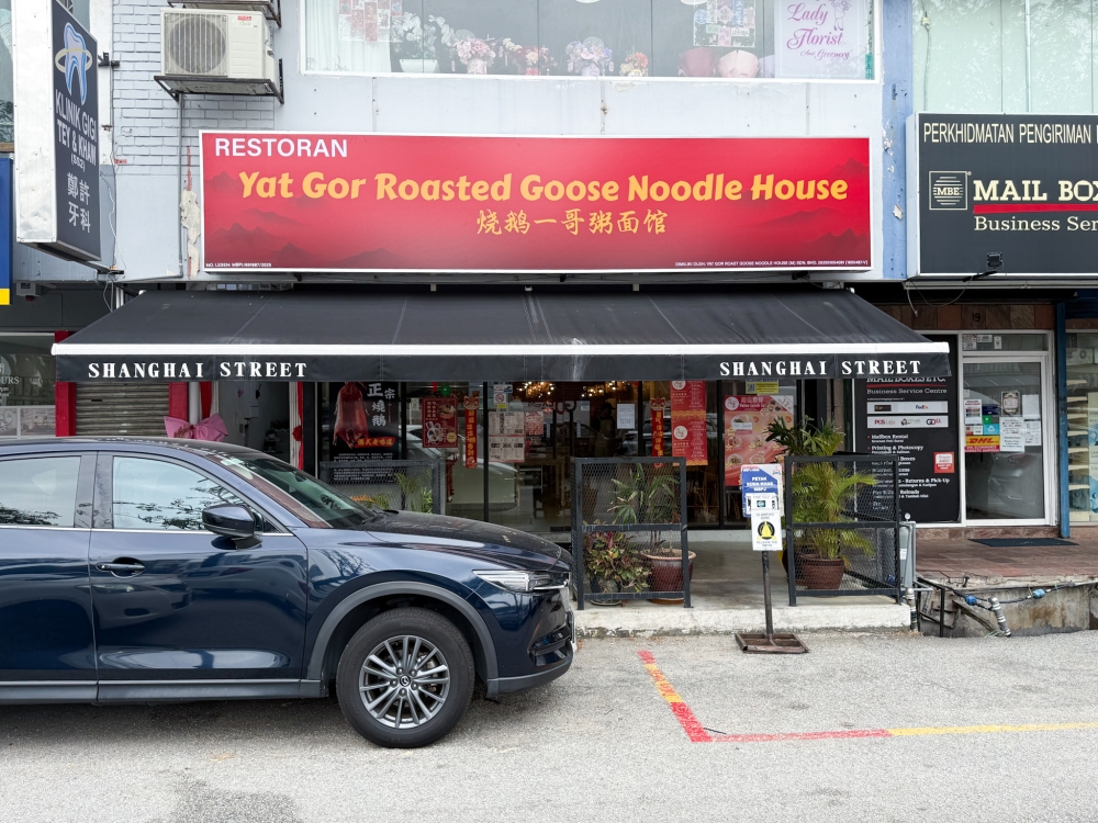 The restaurant took over Shanghai Street hence the two names for its frontage. — Picture by Lee Khang Yi