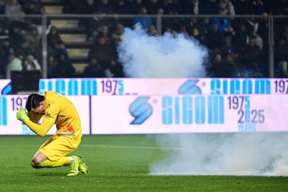 Cremonese’s goalkeeper Emil Audero reacts as a flare explodes on the pitch during the Serie A match with Inter Milan at the Giovanni Zini Stadium in Cremona February 1, 2026. — AFP pic