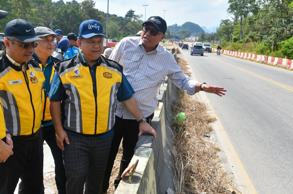 Slope repair on Jalan Lojing–Gua Musang to begin in March, Works minister says JKR in charge