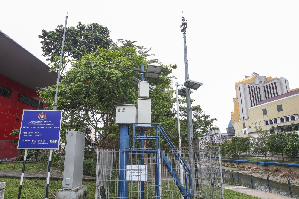 A close-up of the PWTC water level telemetry station beside Sungai Batu, near the Sentul Fire and Rescue Station along Jalan Tun Razak in KL. — Picture by Yusof Mat Isa