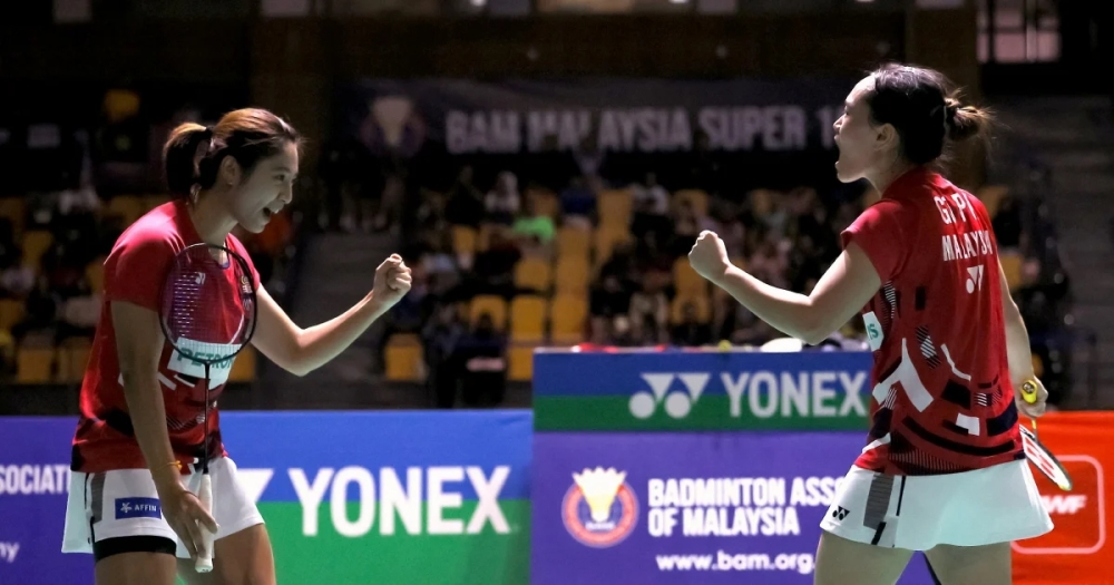 Teoh Mei Xing teams up with teenager Tan Zhing Hui for two events in Singapore, while Go Pei Kee joins Cheng Su Hui. — Bernama pic
