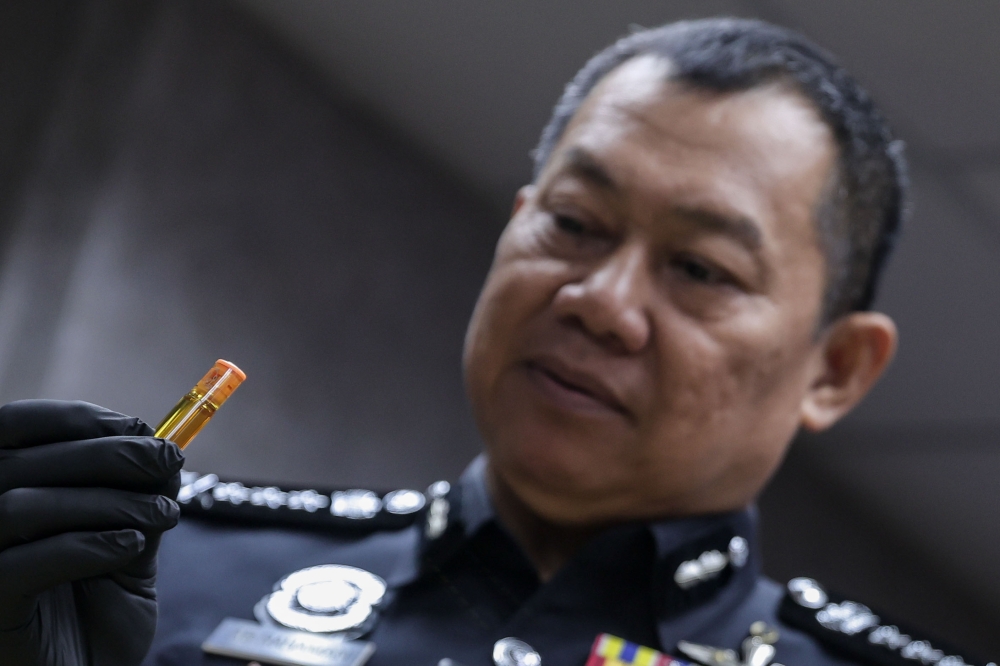 Cops hunt scammers posing as Johor contingent, using Sandakan number to cheat vendors