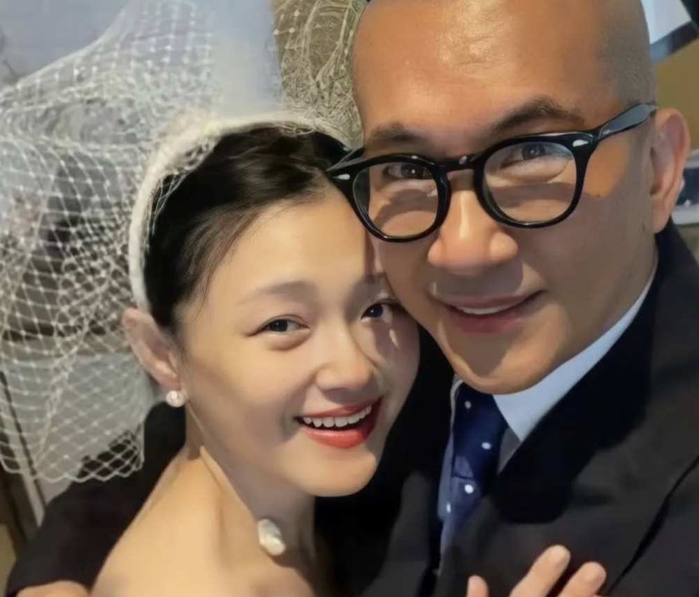 DJ Koo unveils memorial statue for late wife Barbie Hsu a year after her death
