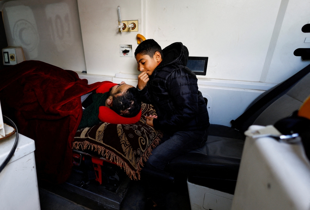 Israeli strikes kill 18 in Gaza, patient crossings at Rafah halted, Palestinian officials say