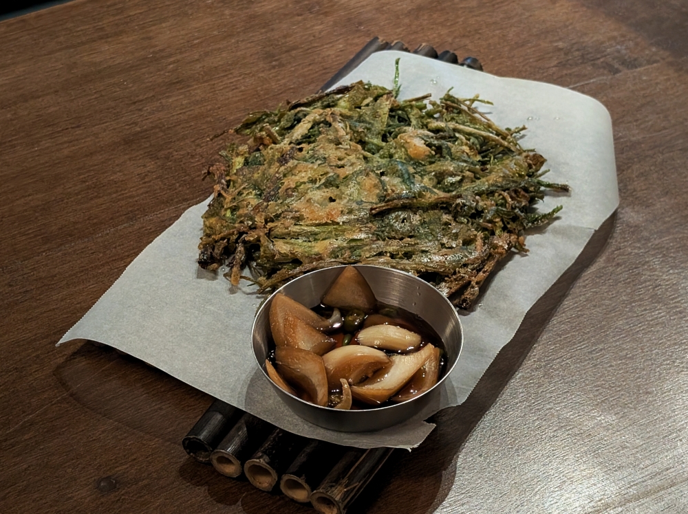 The ‘minarijeon’ is a water parsley pancake. — Picture by Ethan Lau