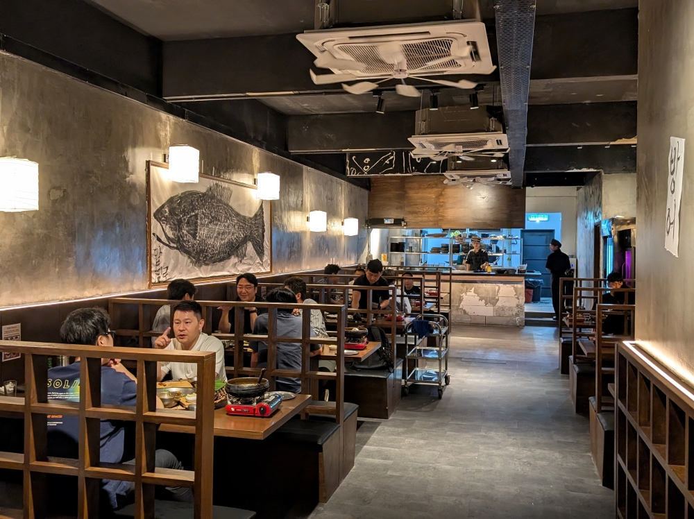 The inside is simple, with booths that encourage dining in groups. — Picture by Ethan Lau