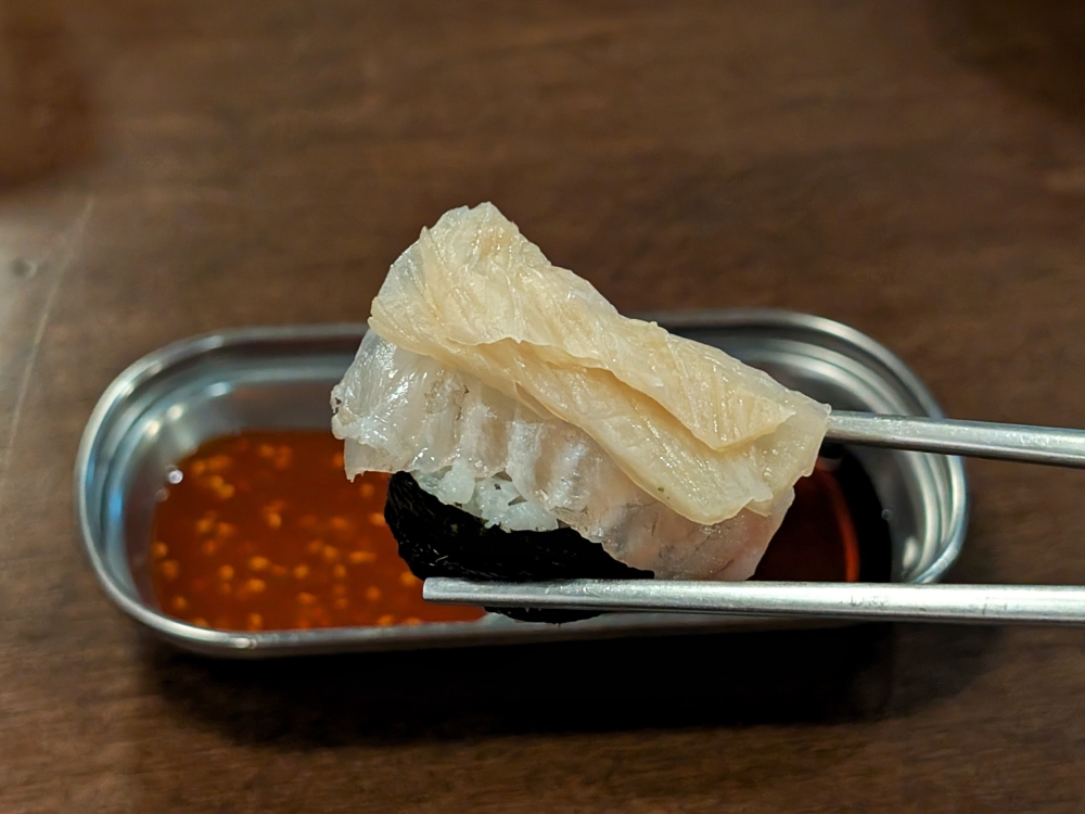 This large bite is how the instructional guide recommends enjoying ‘hoe’. — Picture by Ethan Lau