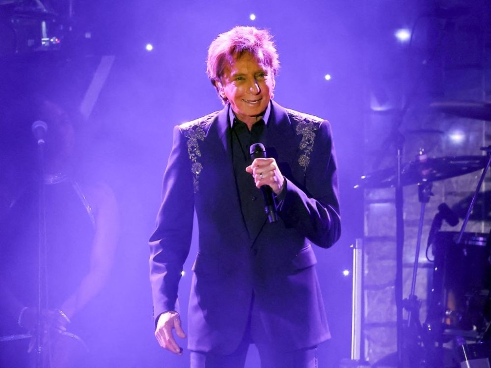 Barry Manilow cancels Las Vegas shows but ‘doing great’ post-lung cancer surgery