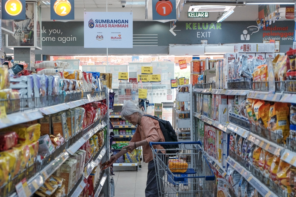 Second Finance Minister Datuk Seri Amir Hamzah Azizan said that out of the RM5 billion allocation for monthly SARA under Sumbangan Tunai Rahmah (STR), nearly 5.6 million recipients used their MyKad to purchase their goods. — Picture by Yusof Mat Isa
