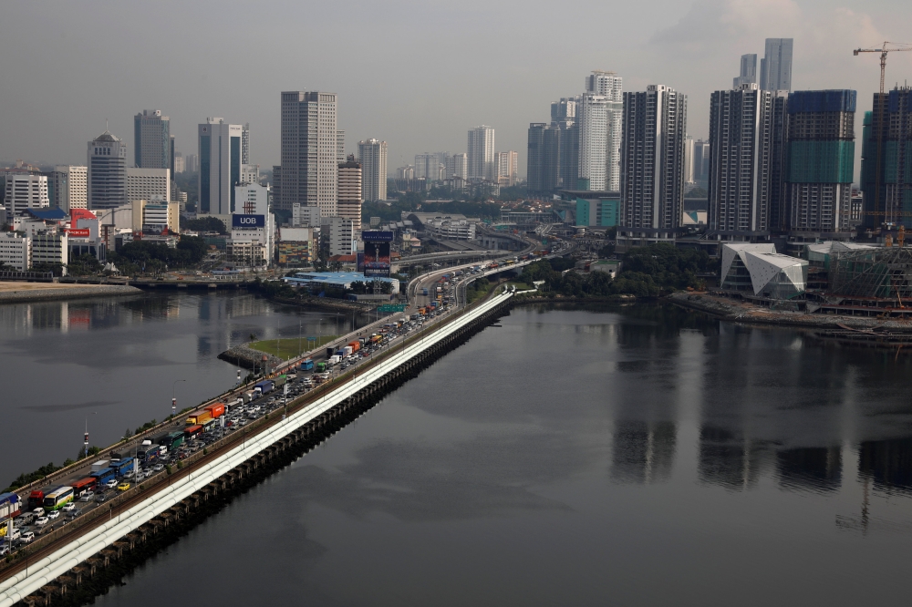 Singapore warns of heavy jams at land checkpoints from Feb 13 to 23 over Lunar New Year